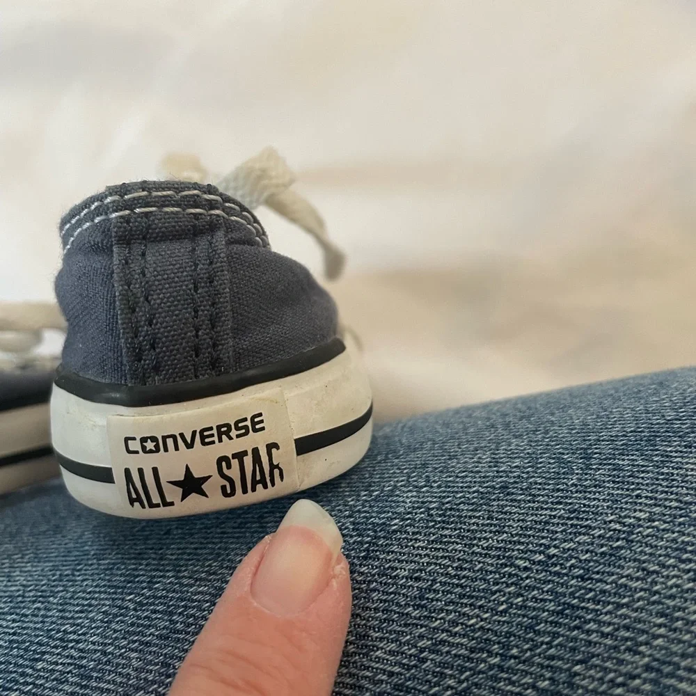 Converse All Star Kids Dark Blue Lace Up‎ Sneakers with White Accents, Size 4